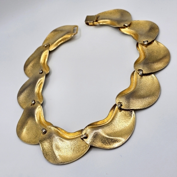 Vtg Gold Sculptural Statement Necklace with Chunky Links - Picture 6 of 6